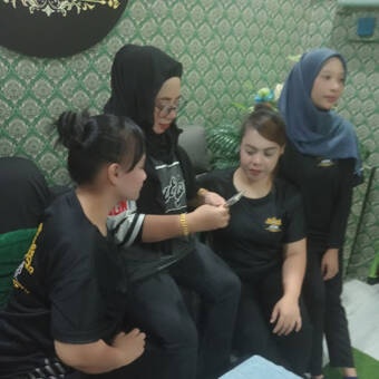 The avatar of Aliss salon