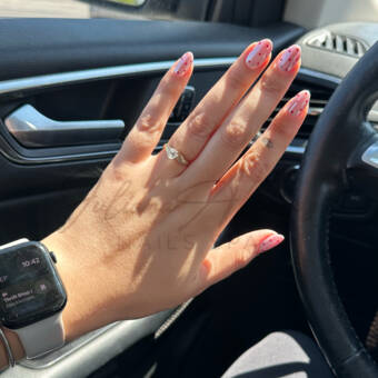 次のアバター： Juliana