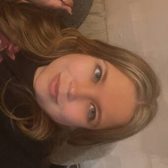 الصورة الرمزية لـ Leigh