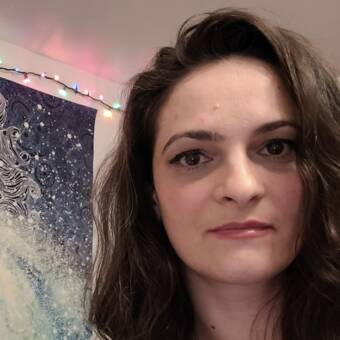 次のアバター： Georgiana Anca