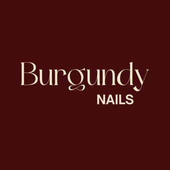 Burgundy nailspseudoportretas