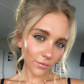 The avatar of Lou Lou