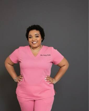 次のアバター： Shari Beauty