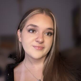 الصورة الرمزية لـ Emily