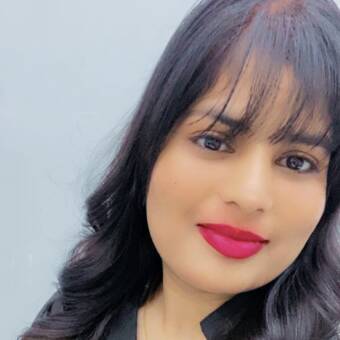 次のアバター： Pooja