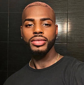 次のアバター： Michael