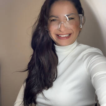 الصورة الرمزية لـ Raquel