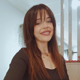 الصورة الرمزية لـ Rebeca