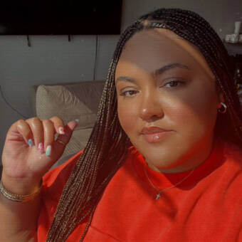 الصورة الرمزية لـ Aaliyah