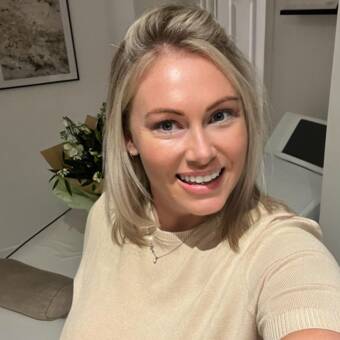 次のアバター： Lorraine