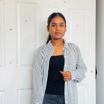 次のアバター： Poonam