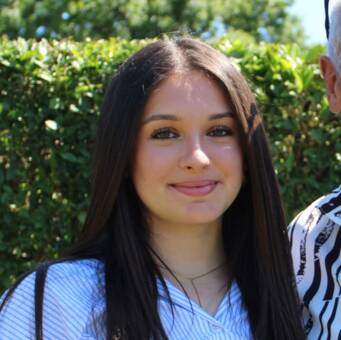 次のアバター： Lana