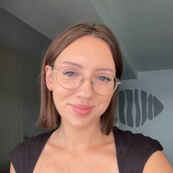 The avatar of Hilary