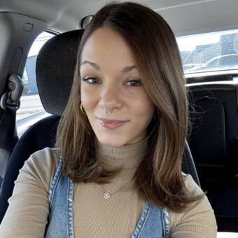 The avatar of Courtney