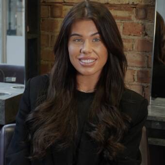 次のアバター： Anna