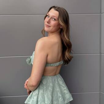The avatar of Laura