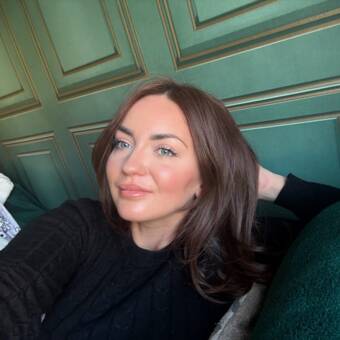 The avatar of Lauren