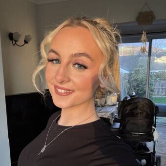 The avatar of Courtney