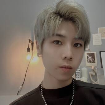 次のアバター： Rex