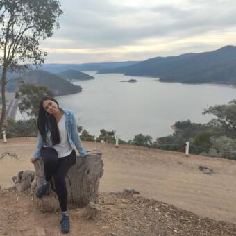 次のアバター： Mary