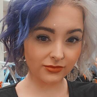 次のアバター： Brooke