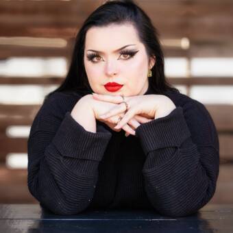 次のアバター： Emily