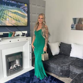 次のアバター： Courtney