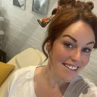 The avatar of Robyn R