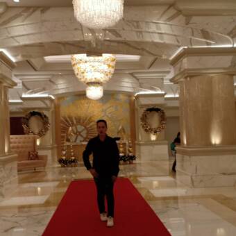 The avatar of Dennis