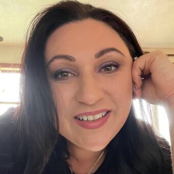 The avatar of Hollie