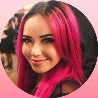 الصورة الرمزية لـ Zoey