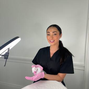 The avatar of Lauren