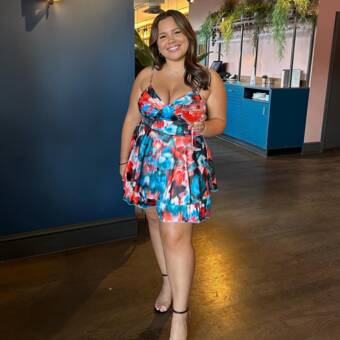 次のアバター： Nancy