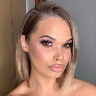 次のアバター： Valentina