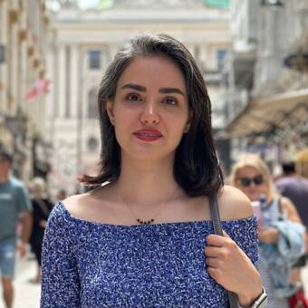 Henkilön Mahtab avatar