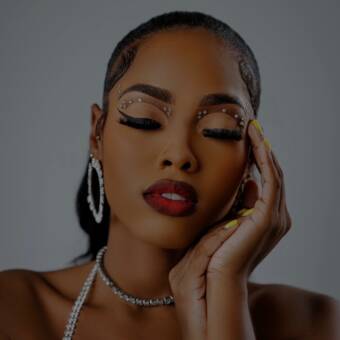 的化身 Aaliyah T Beauty