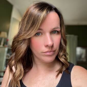 الصورة الرمزية لـ Julie