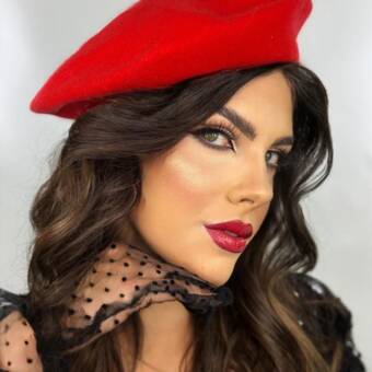 次のアバター： Zahra