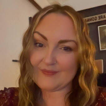 次のアバター： Becci