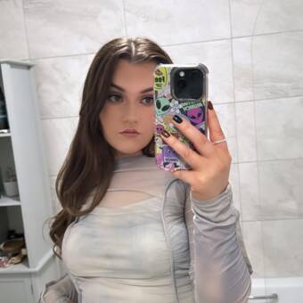 The avatar of Hayley marie