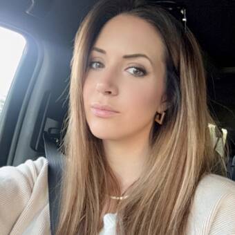 The avatar of Lauren