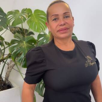 的化身 Lina especialista en masajes