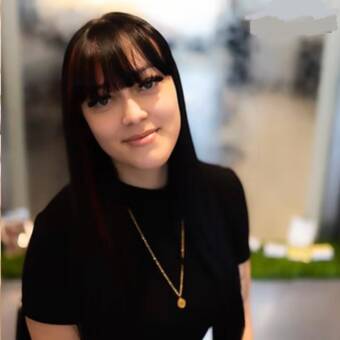 次のアバター： Emilia