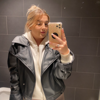 The avatar of Nicole