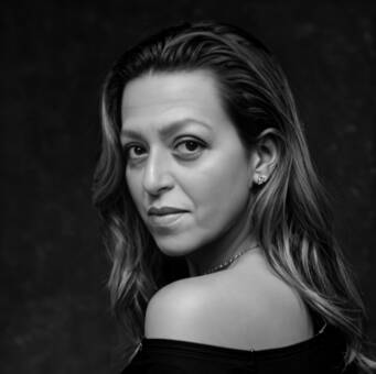 次のアバター： DANIELA