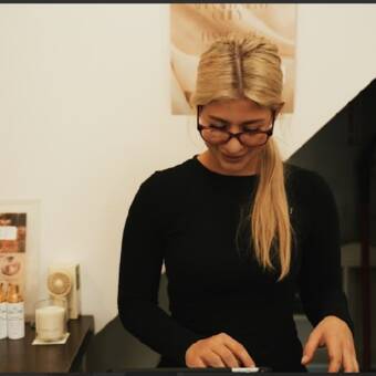 The avatar of Leah
