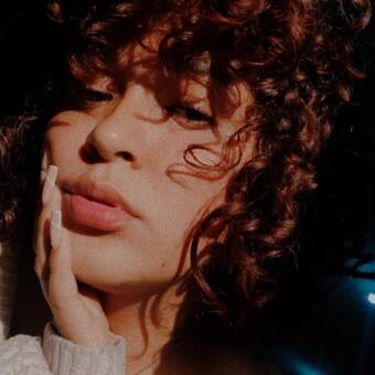 次のアバター： Stephany